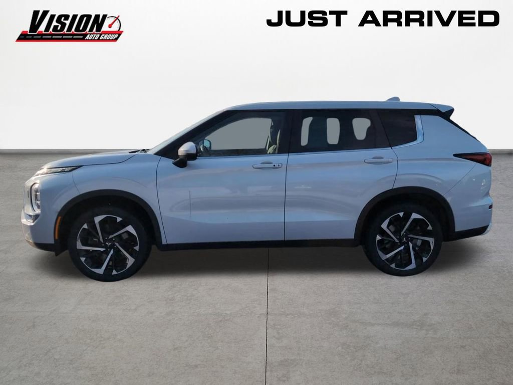 Used 2023 Mitsubishi Outlander SE image 8