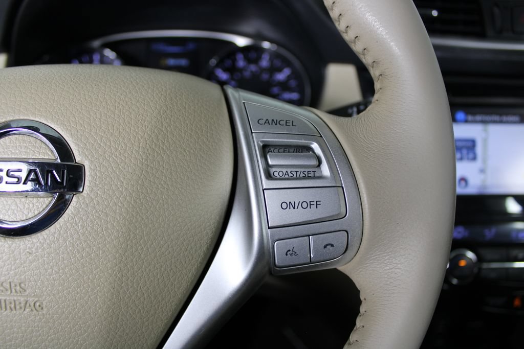 Used 2015 Nissan Rogue SL FWD image 25