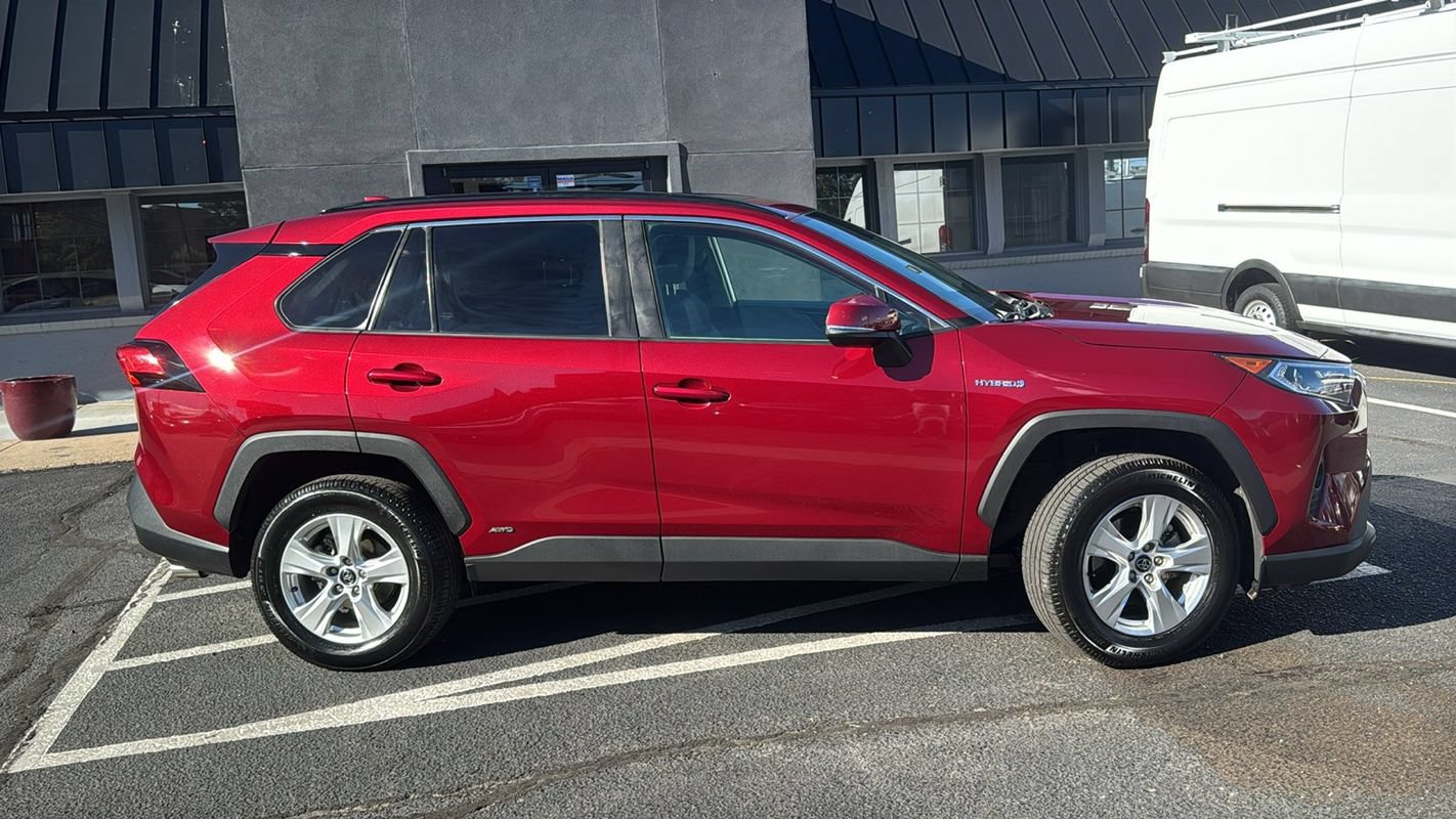 Used 2021 Toyota RAV4 XLE w/ Convenience Package AWD/4WD image 2