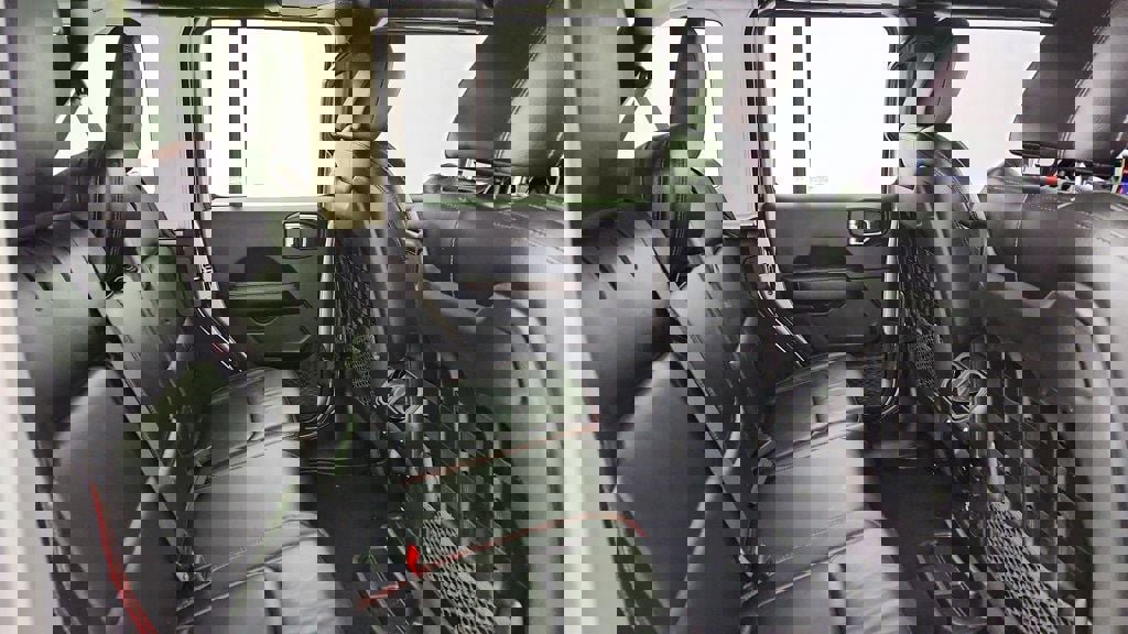 Used 2018 Jeep Wrangler Unlimited Rubicon AWD/4WD image 24