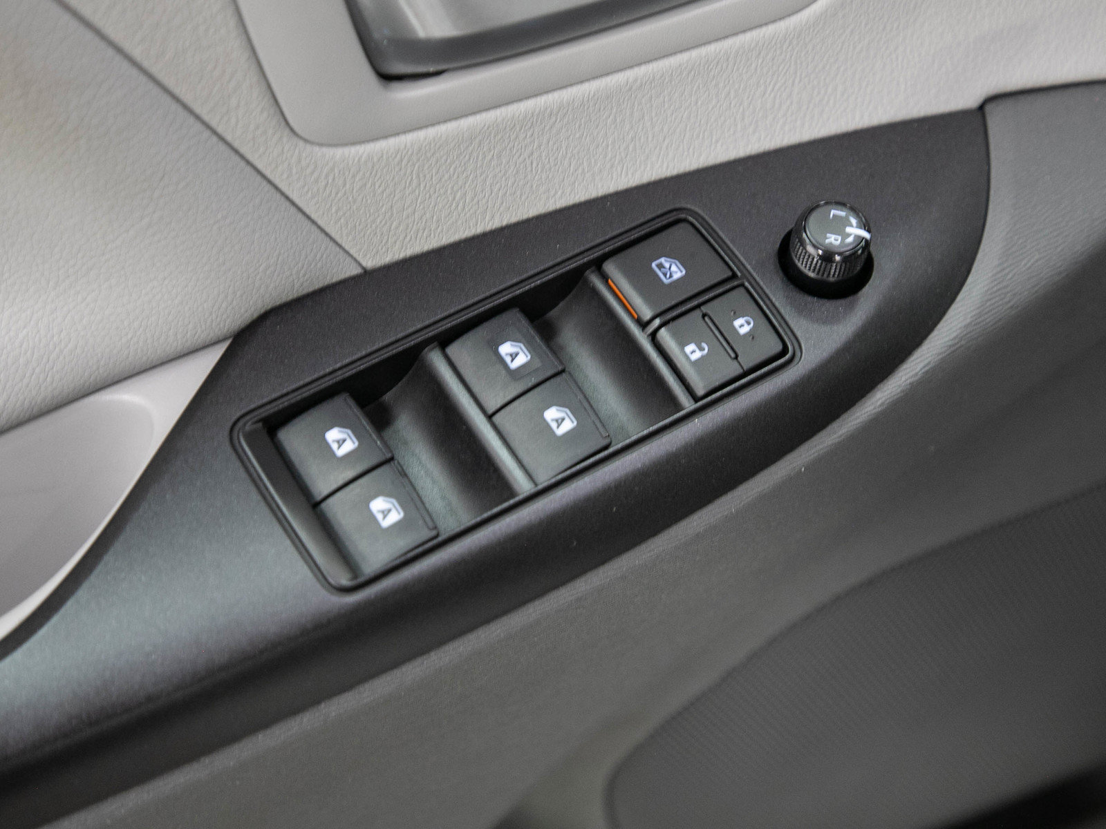 Used 2018 Toyota Sienna LE AWD/4WD image 21