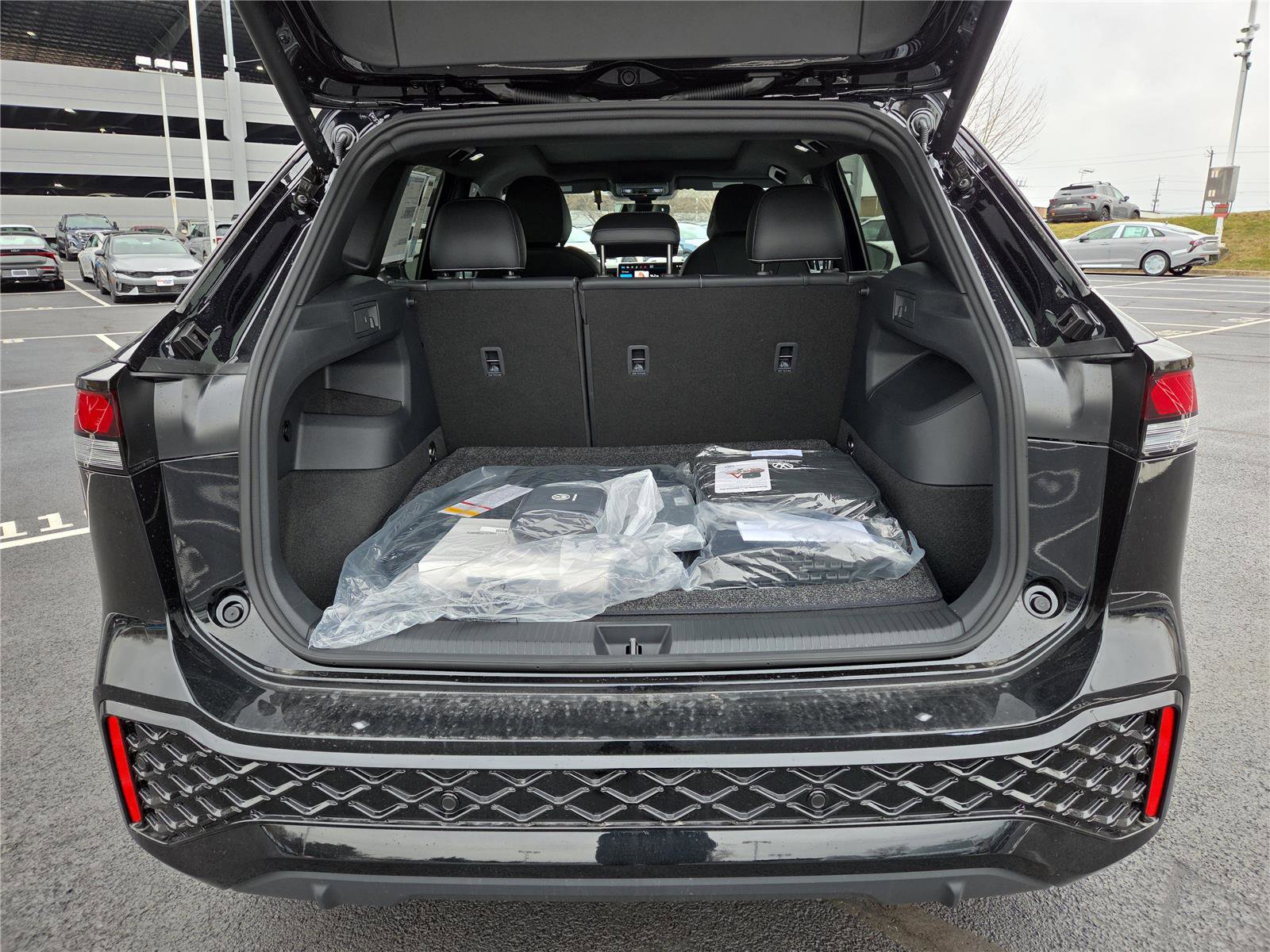 New 2026 Volkswagen Tiguan SE R-Line image 5