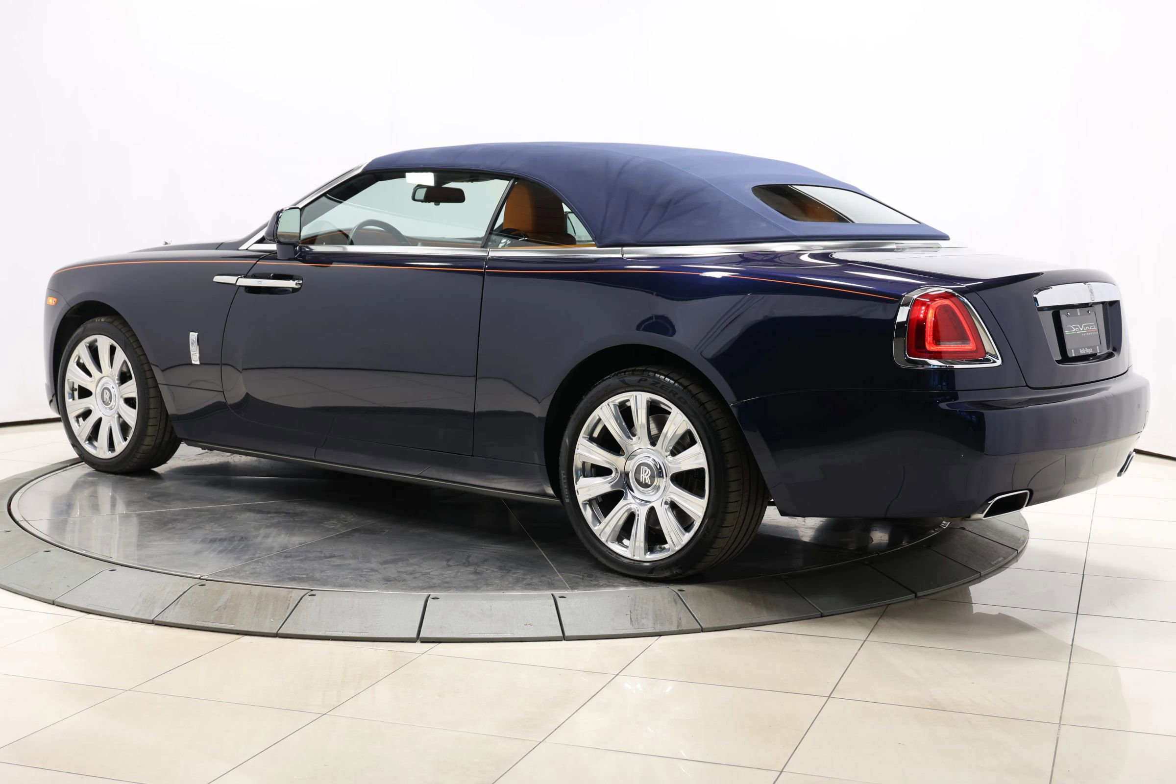 Used 2016 Rolls-Royce Dawn image 98