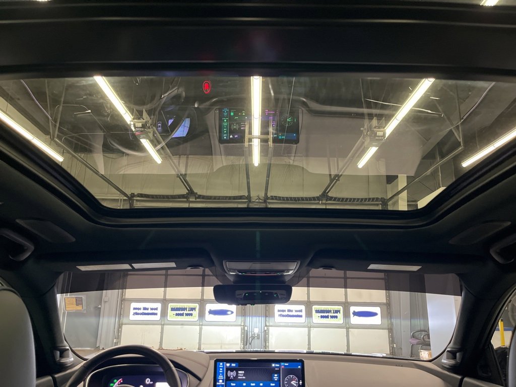 Used 2025 Acura MDX A-Spec image 32