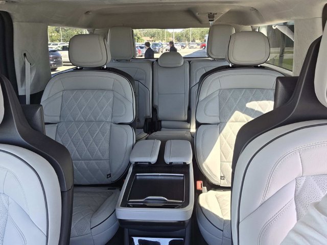 New 2027 Lincoln Navigator L Black Label w/ Black Label Special Edition RWD image 18