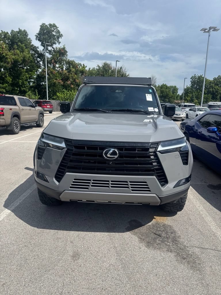 Used 2024 Lexus GX 550 AWD/4WD image 2