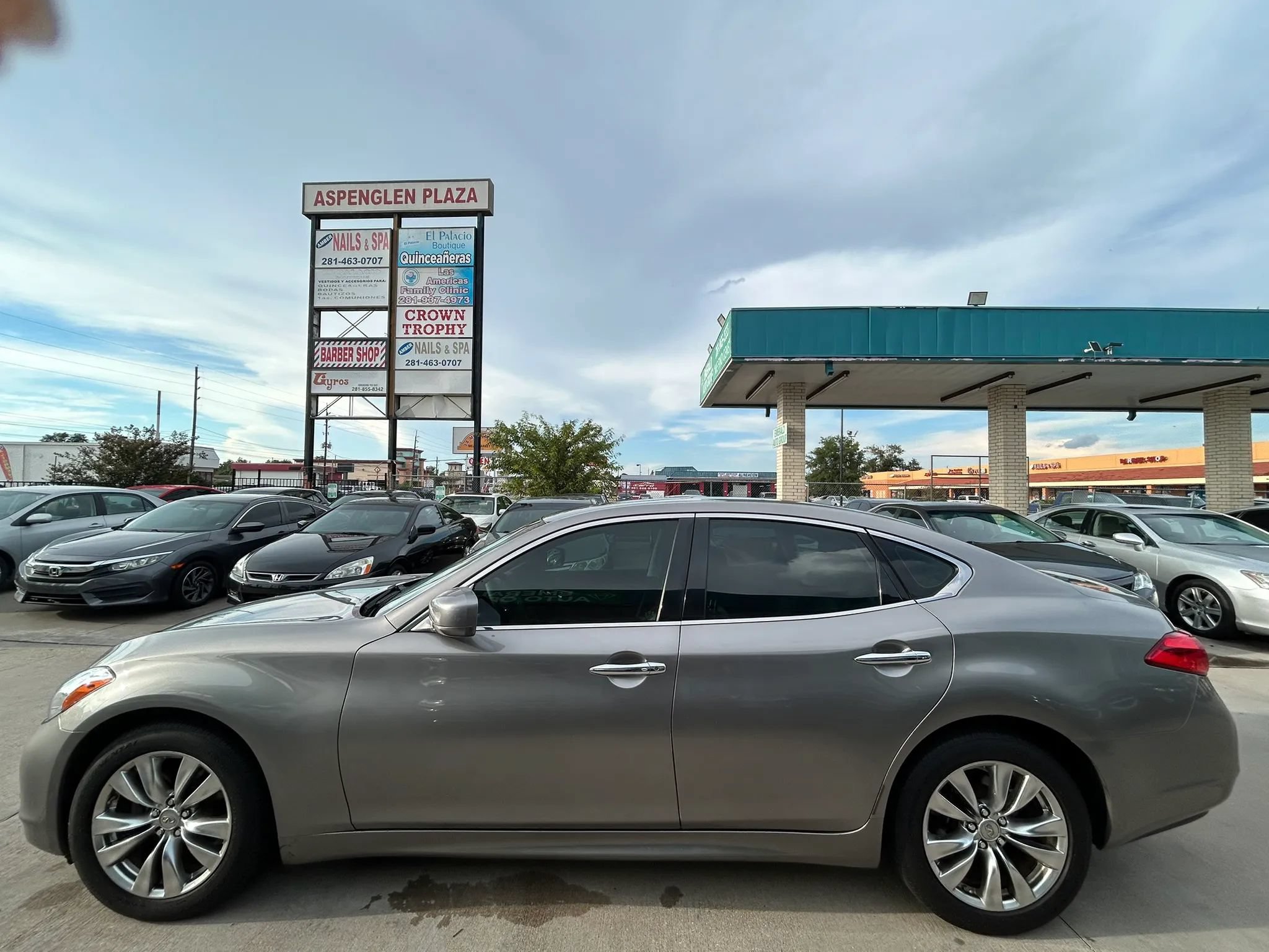 Used 2012 INFINITI M37 w/ Premium Pkg RWD image 2