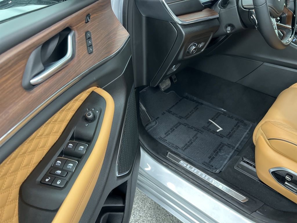 Used 2025 Jeep Grand Cherokee Summit image 17