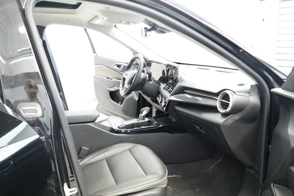 Used 2024 Chevrolet Trax ACTIV w/ Sunroof Package image 29