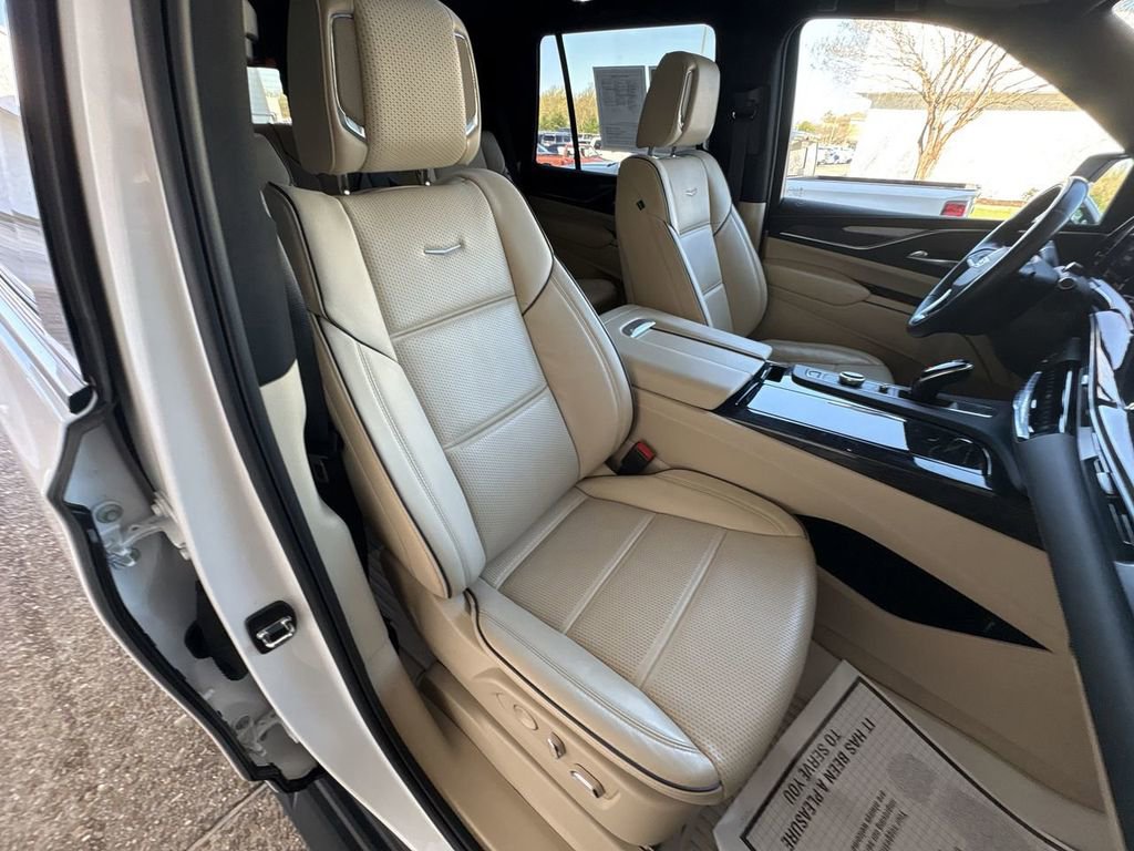 Certified 2022 Cadillac Escalade Premium Luxury image 29