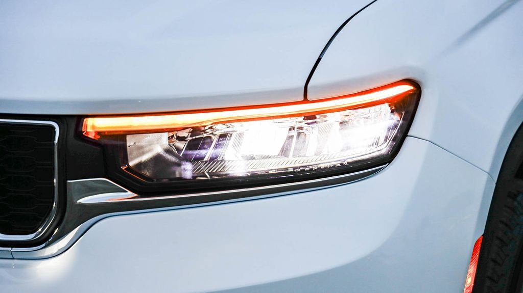 New 2025 Jeep Grand Cherokee L Laredo w/ Luxury Tech Group I image 5