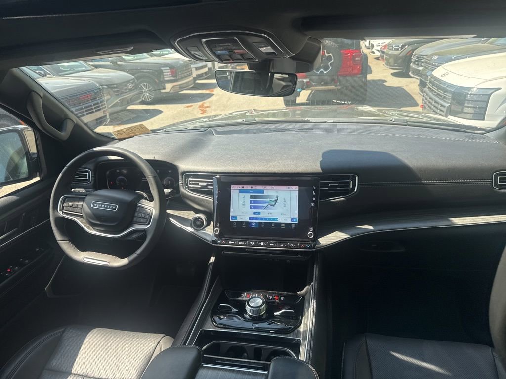 Used 2023 Jeep Wagoneer L Series III w/ Premium Group I image 7