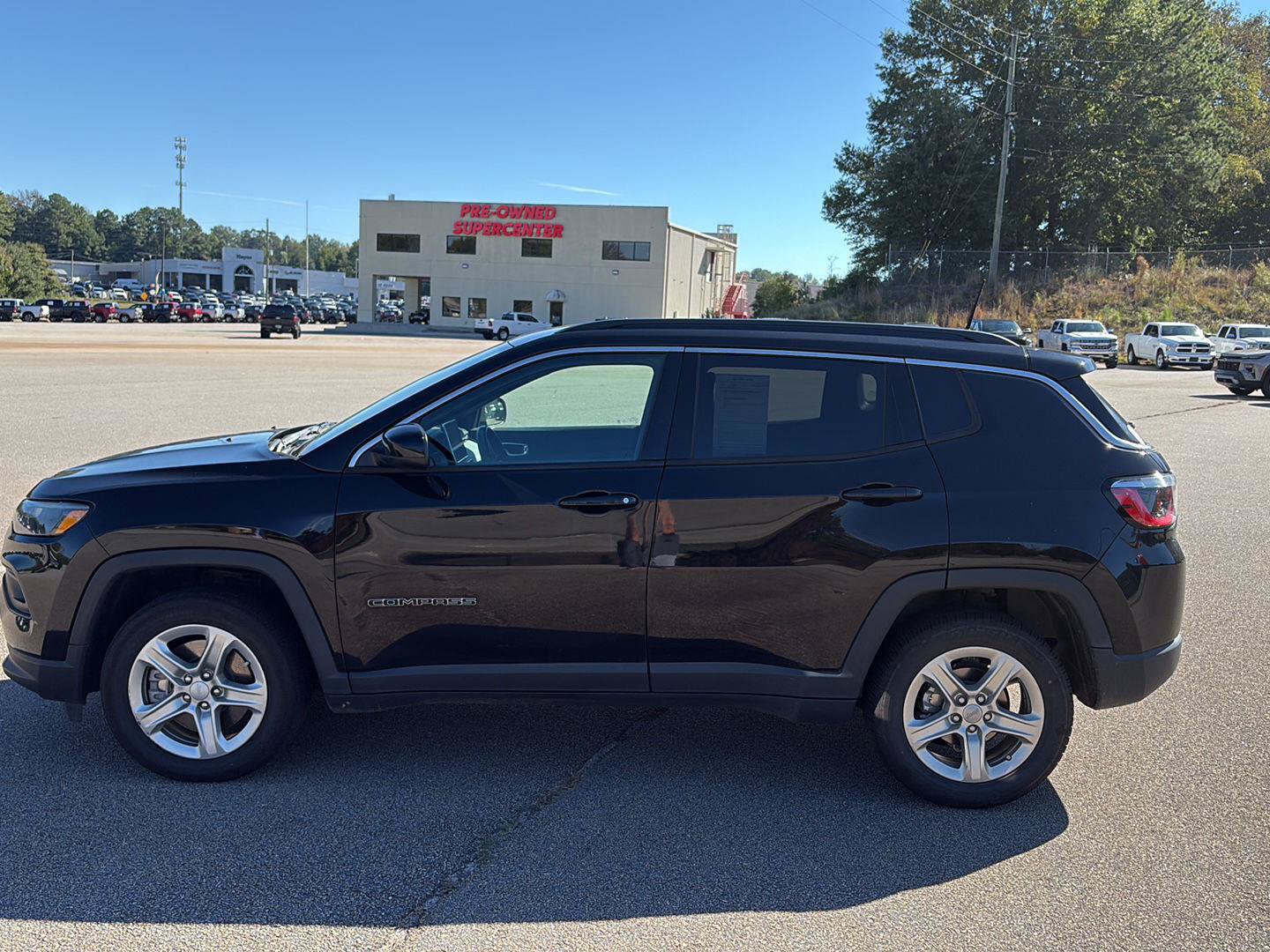 Used 2023 Jeep Compass Latitude AWD/4WD image 5
