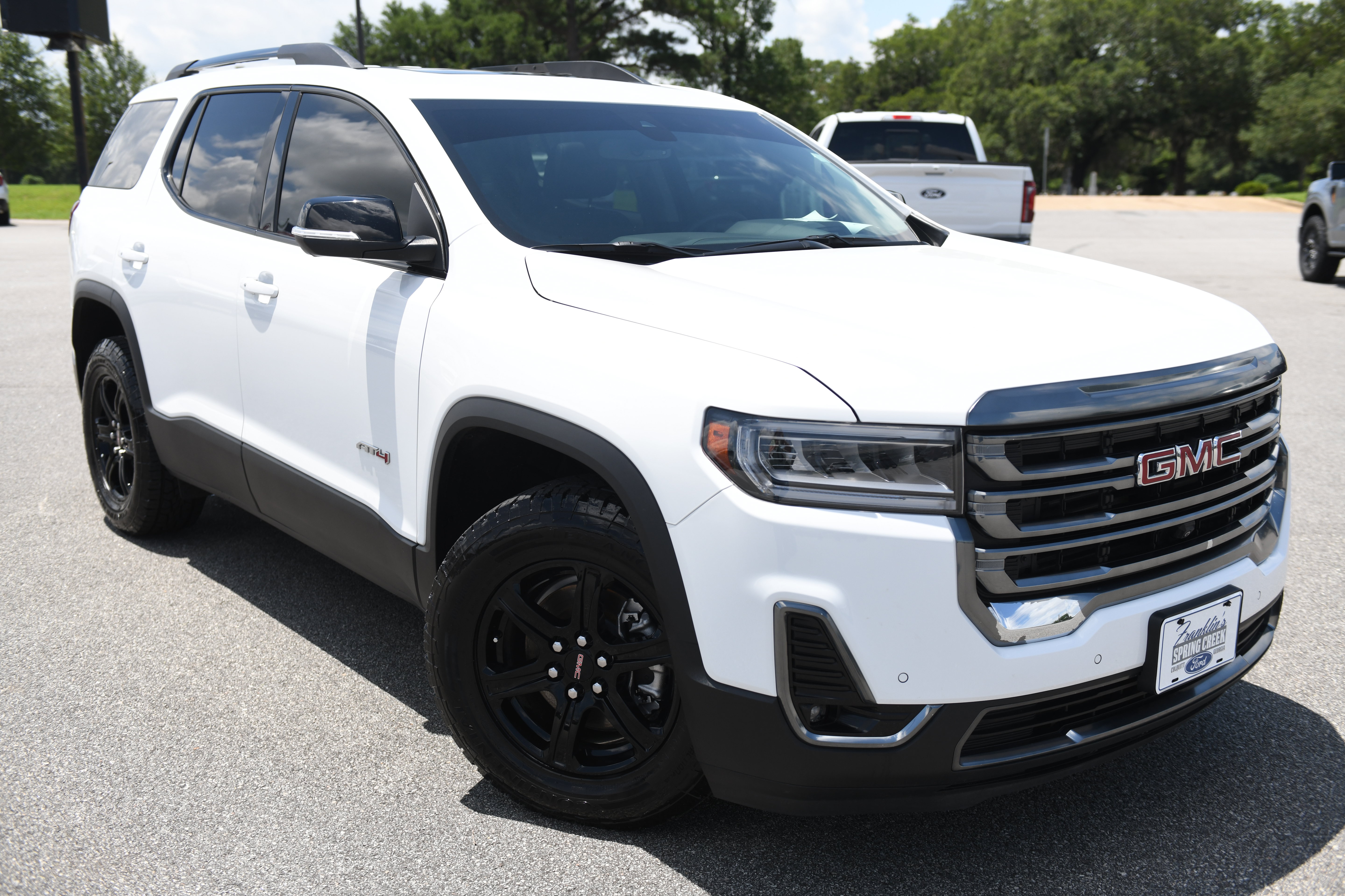 Used 2022 GMC Acadia AT4 w/ Technology Package AWD/4WD image 2