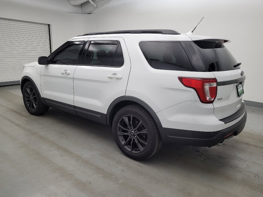 Used 2018 Ford Explorer XLT w/ Equipment Group 202A FWD image 3
