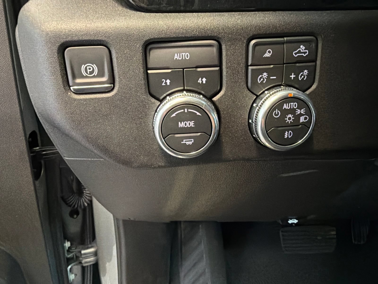 Used 2026 GMC Sierra 1500 SLT AWD/4WD image 16