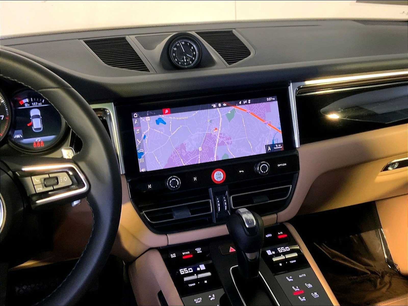 Used 2023 Porsche Macan AWD/4WD image 16