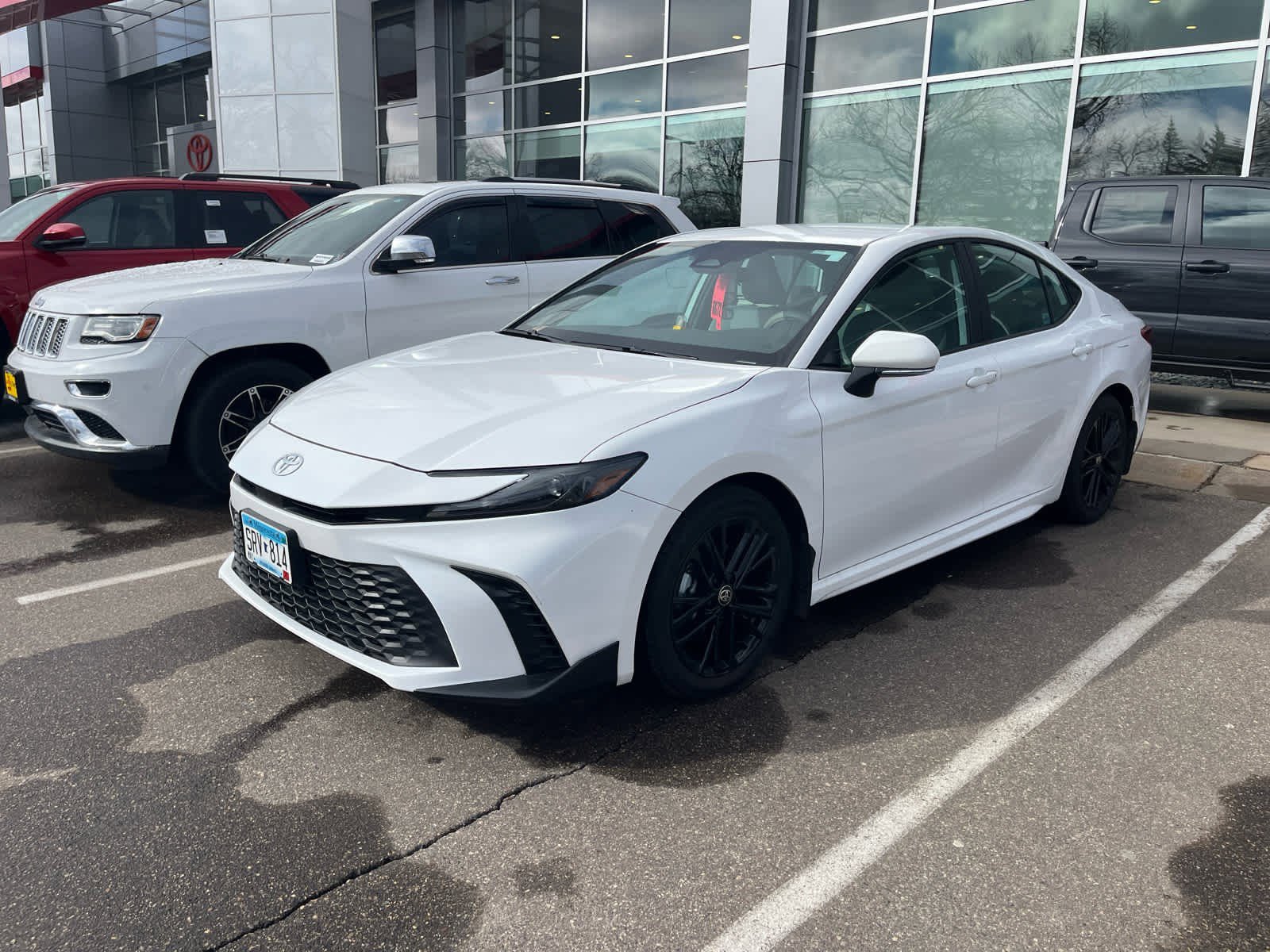 Used 2025 Toyota Camry SE image 2