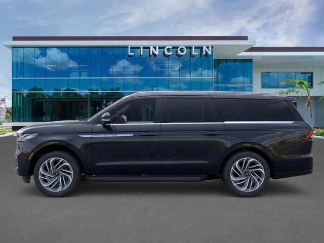 New 2026 Lincoln Navigator L Premier AWD/4WD image 3