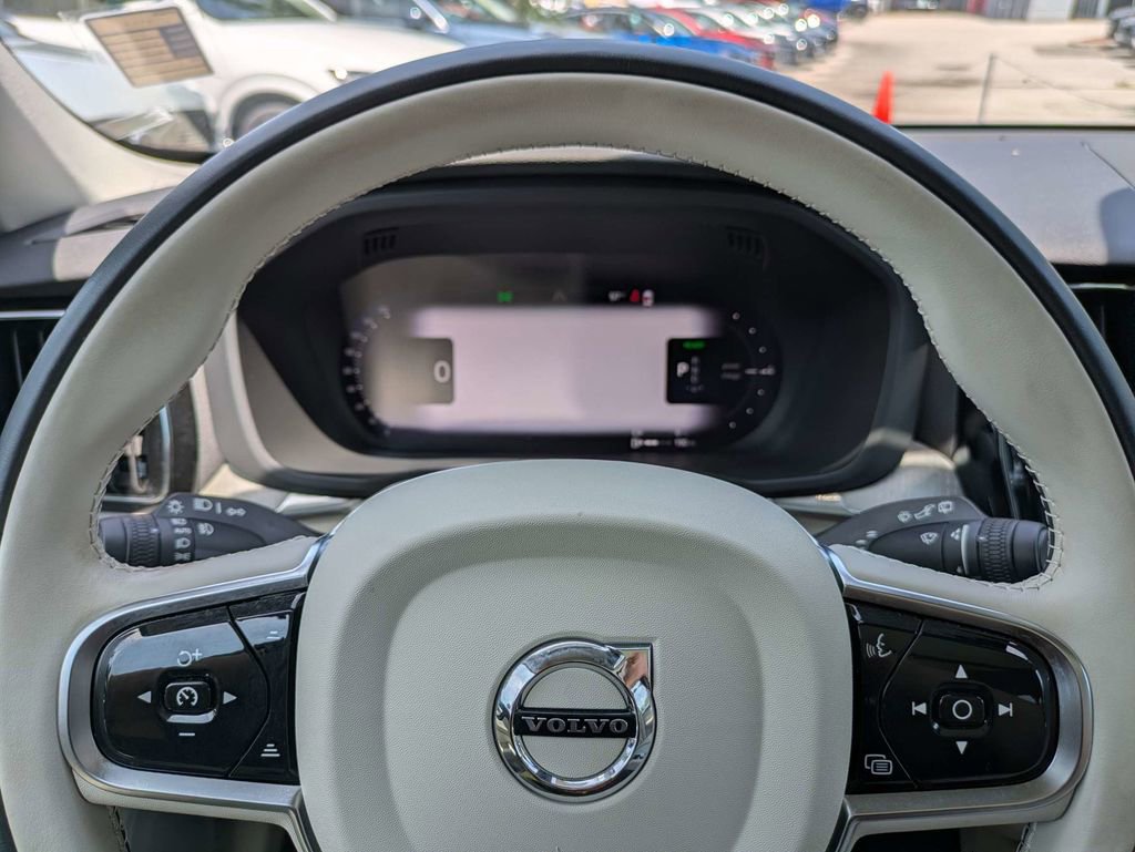 Certified 2024 Volvo XC60 T8 Plus w/ Protection Package Premier AWD/4WD image 38