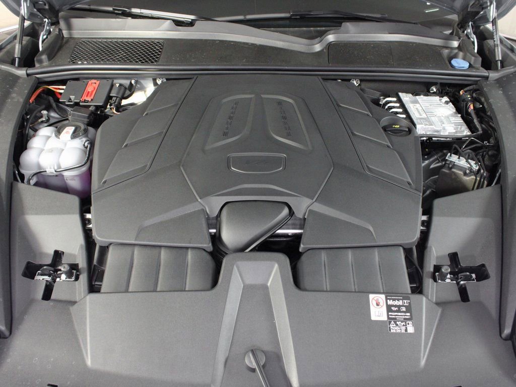 Certified 2025 Porsche Cayenne image 40