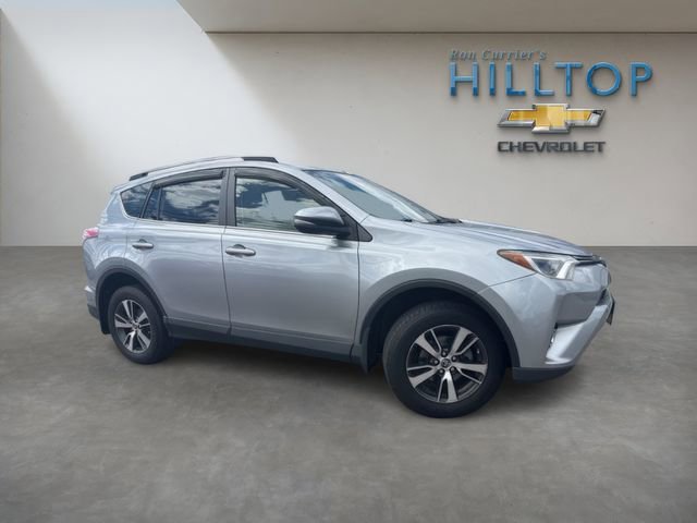 Used 2018 Toyota RAV4 XLE AWD/4WD image 2