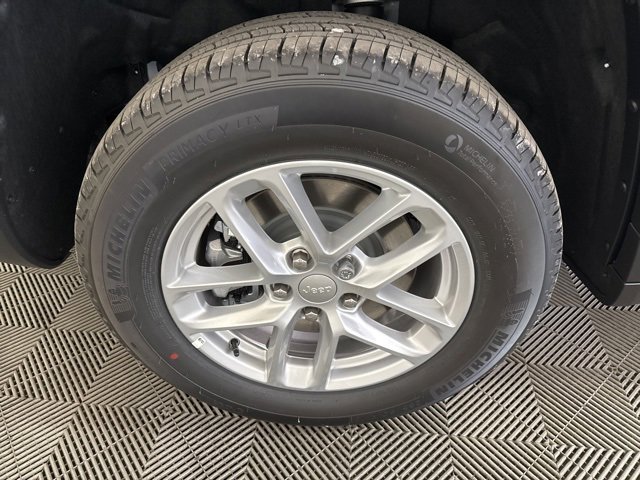 New 2025 Jeep Grand Cherokee L Laredo image 15