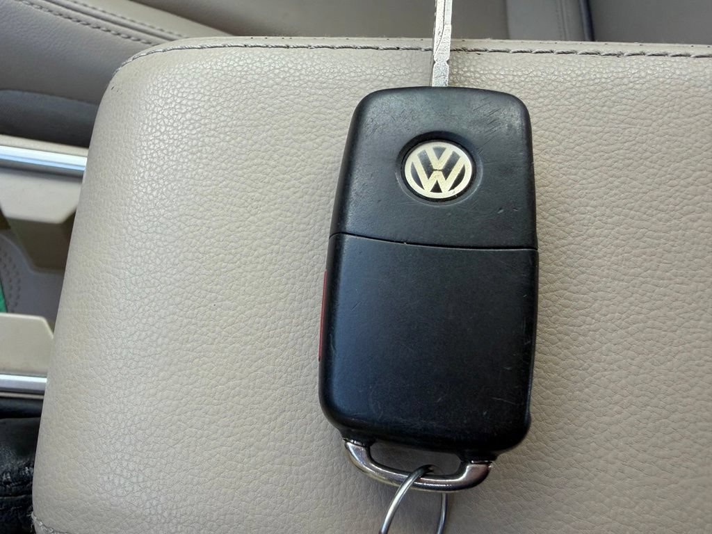 Used 2014 Volkswagen Beetle 2.5 FWD image 24