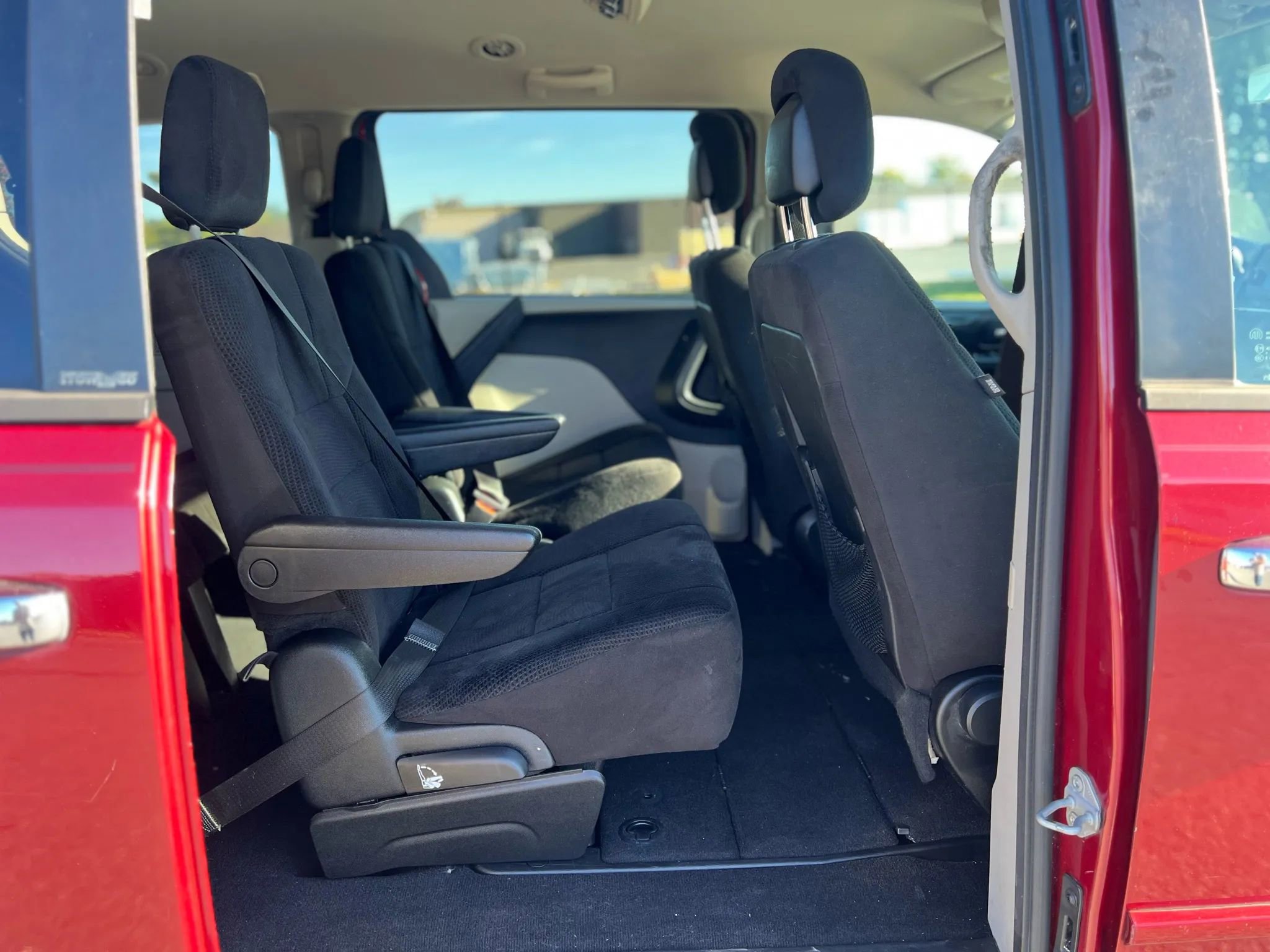 Used 2014 Dodge Grand Caravan SXT image 12