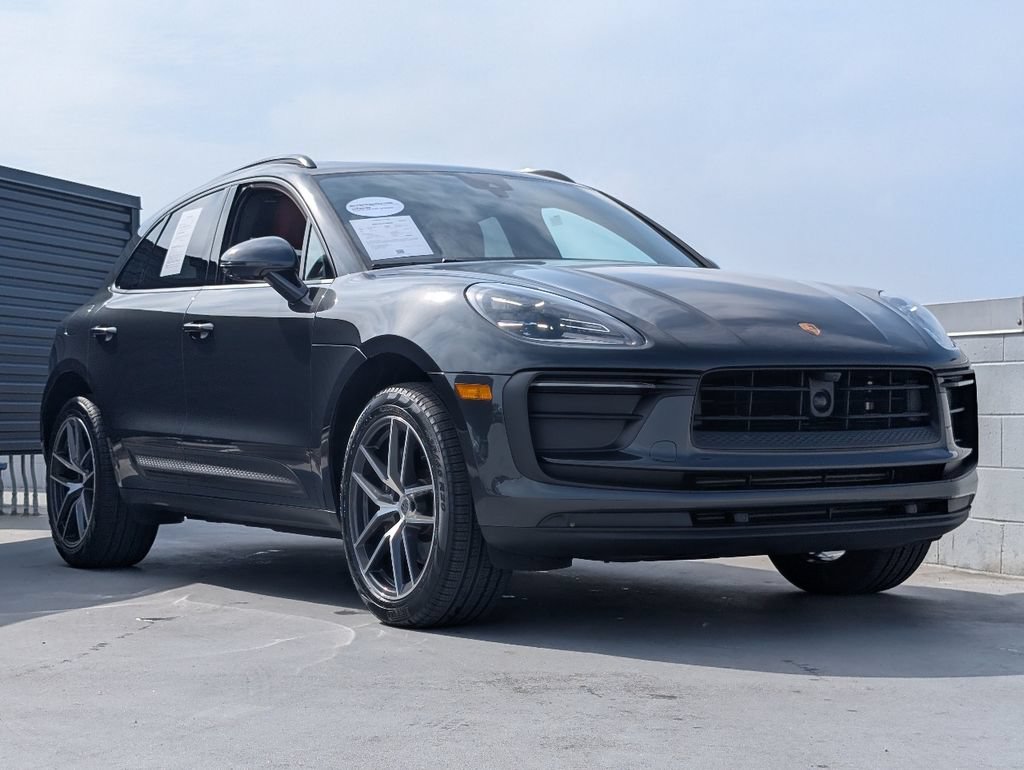 Certified 2024 Porsche Macan AWD/4WD image 25