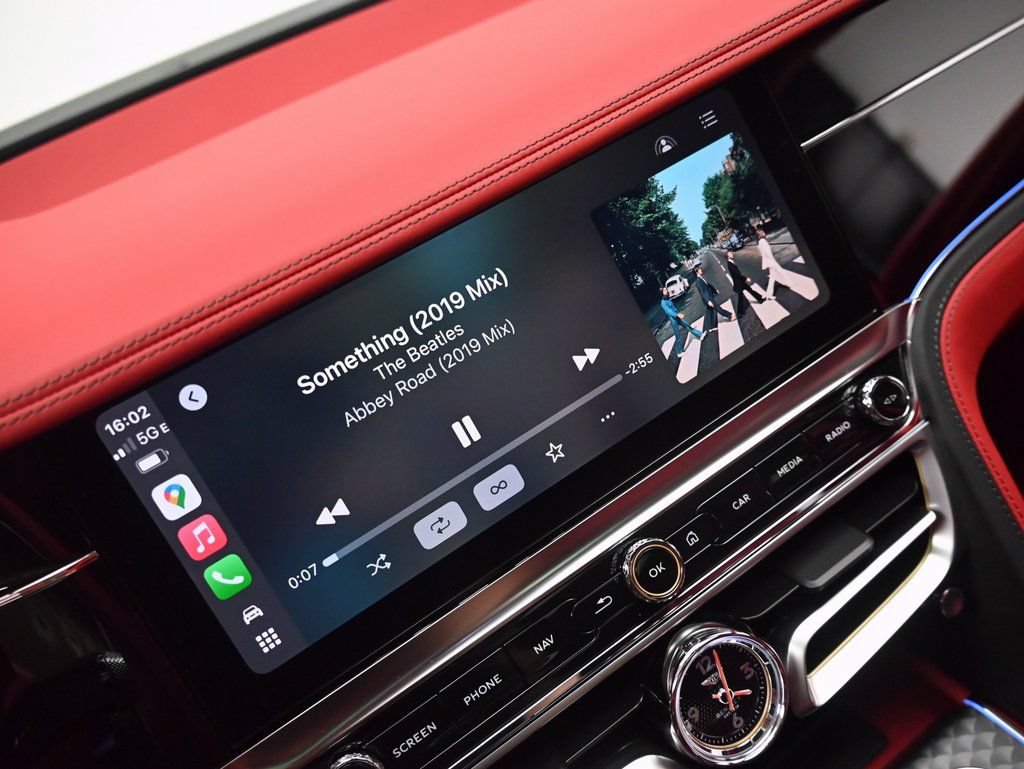 Used 2025 Bentley Flying Spur Plug-In Hybrid AWD/4WD image 16