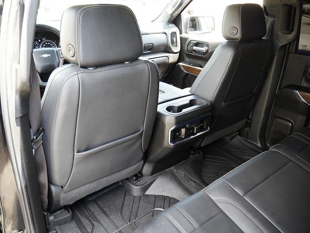 Used 2022 Chevrolet Silverado 1500 High Country w/ Technology Package AWD/4WD image 15