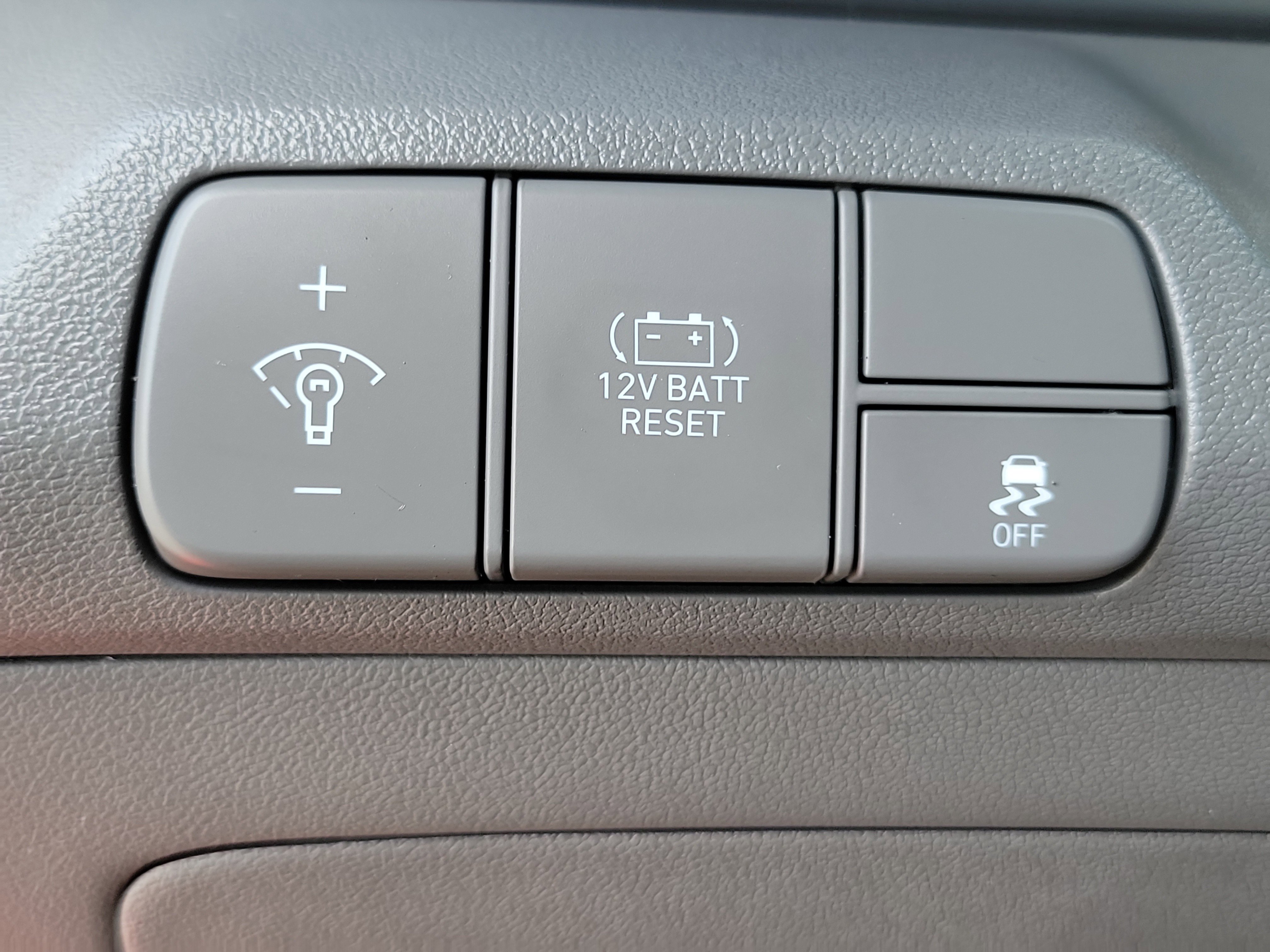 Certified 2025 Hyundai Elantra SEL image 19