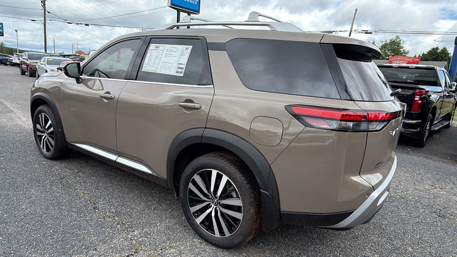 Used 2024 Nissan Pathfinder Platinum w/ Cargo Package FWD image 7