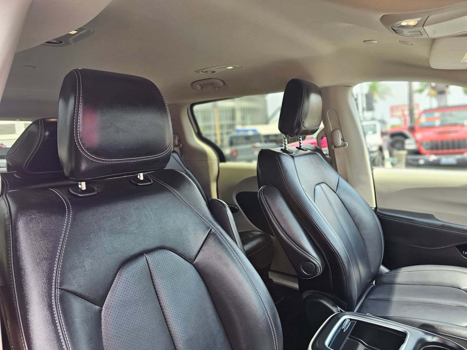 Used 2024 Chrysler Pacifica Limited FWD image 30