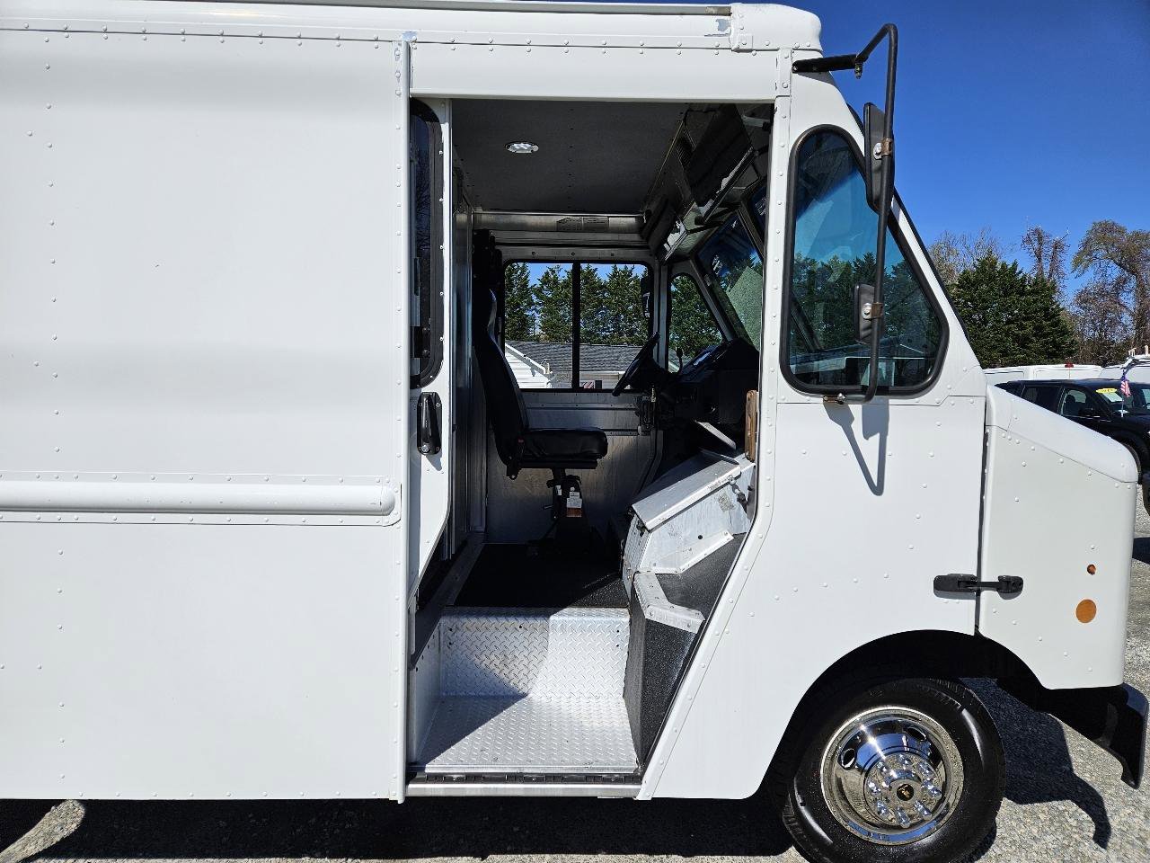 Used 2013 Ford E-350 and Econoline 350 Super Duty w/ Air Conditioning Prep Pkg image 21