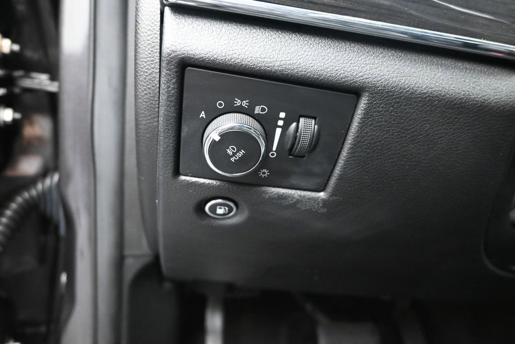 Used 2019 Jeep Grand Cherokee Overland RWD image 12