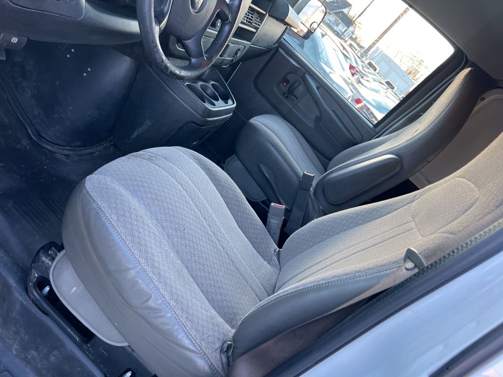 Used 2015 Chevrolet Express 2500 RWD image 11