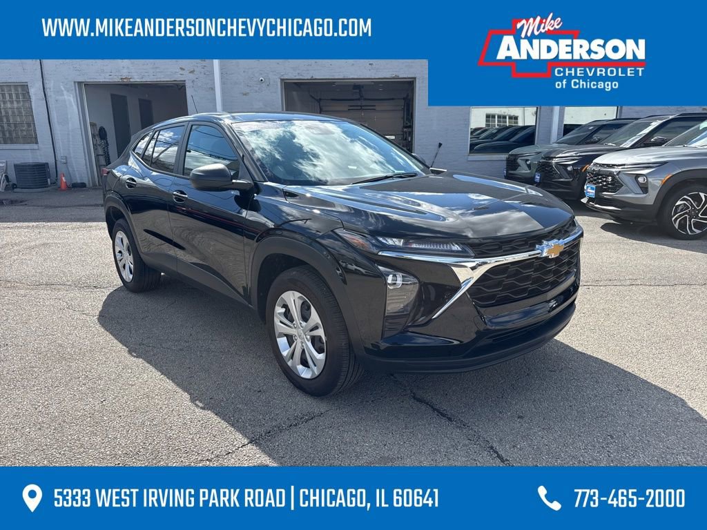 Used 2025 Chevrolet Trax LS FWD image 1