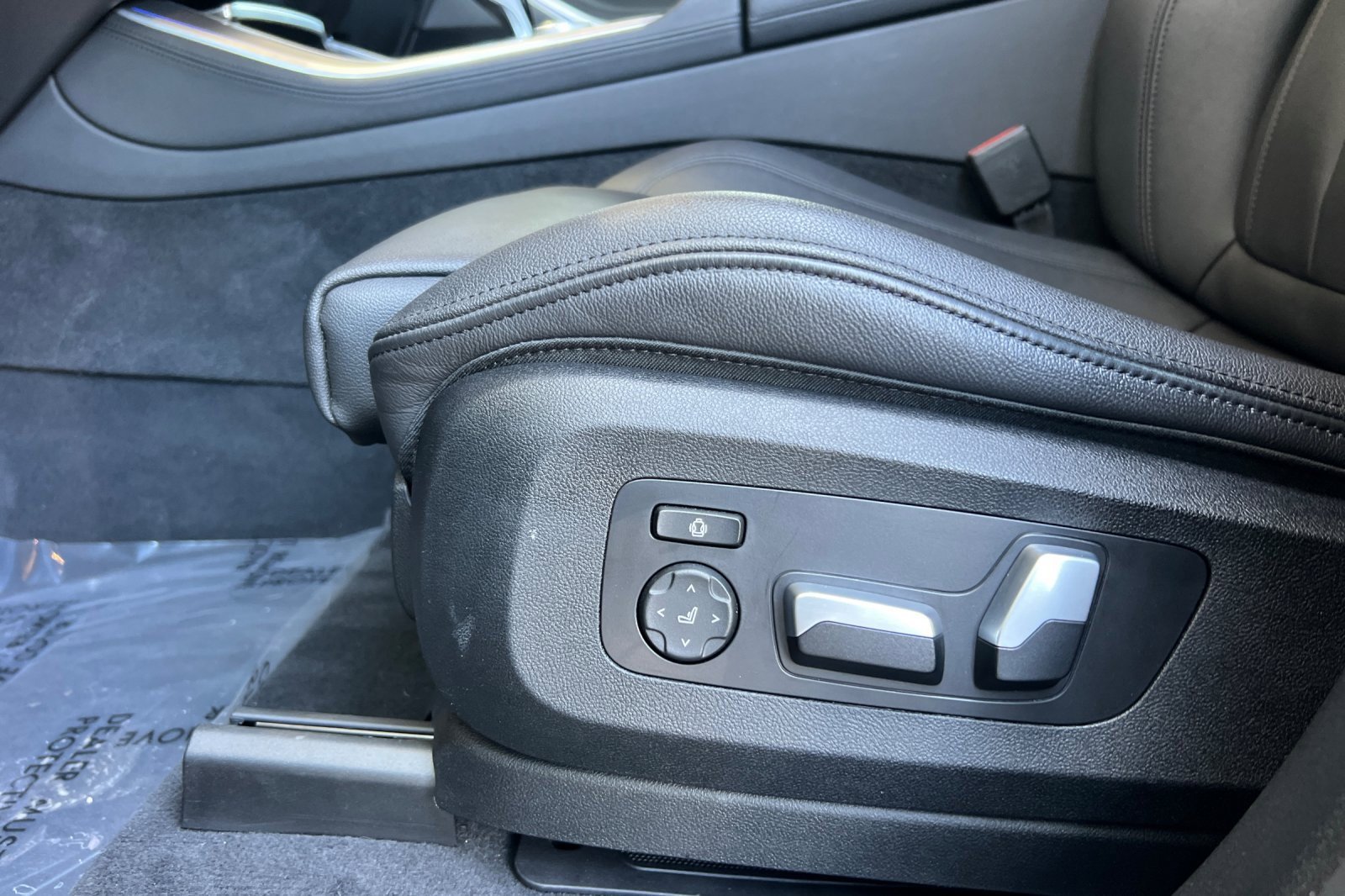 Used 2022 BMW X5 sDrive40i w/ Parking Assistance Package image 12