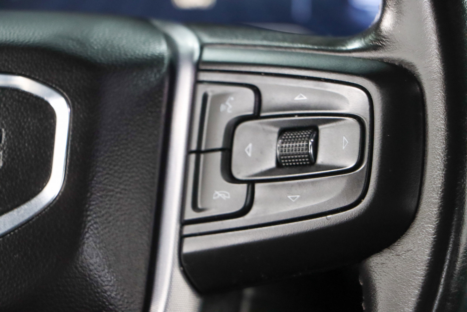 Used 2022 GMC Yukon XL SLE image 15