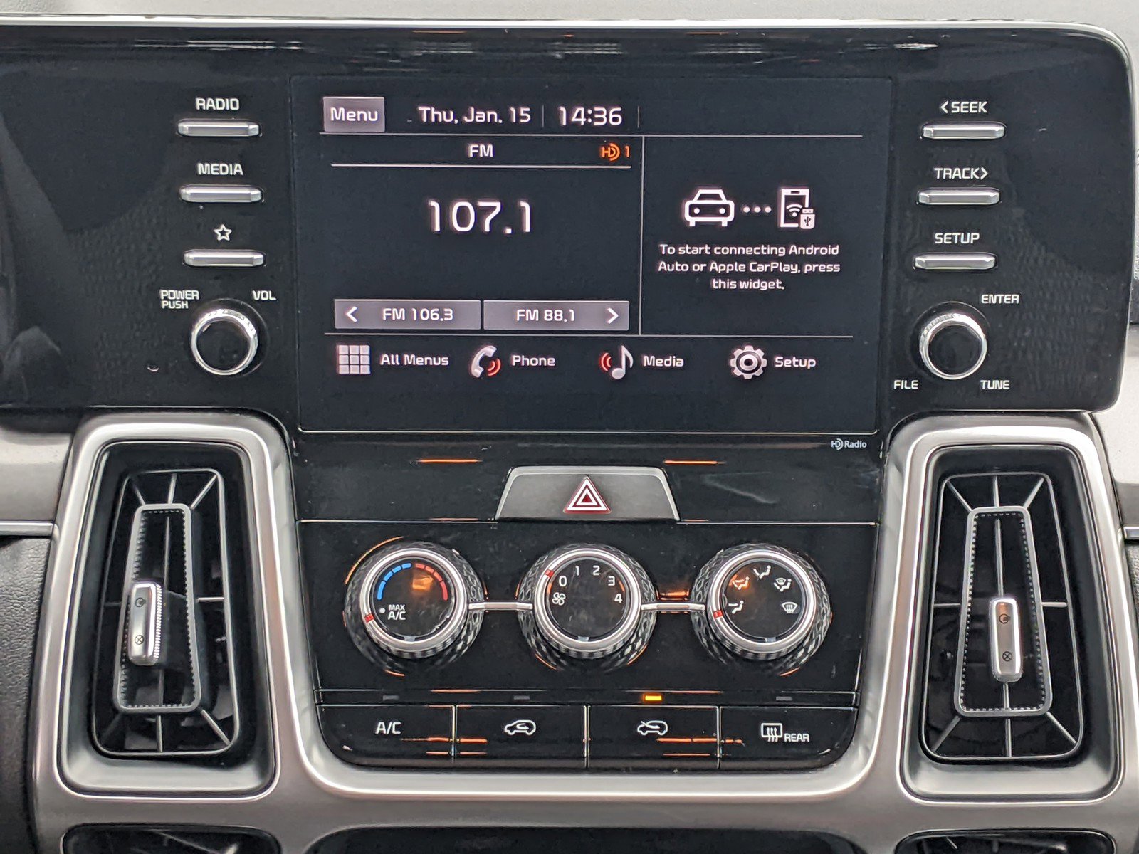 Used 2023 Kia Sorento LX image 14