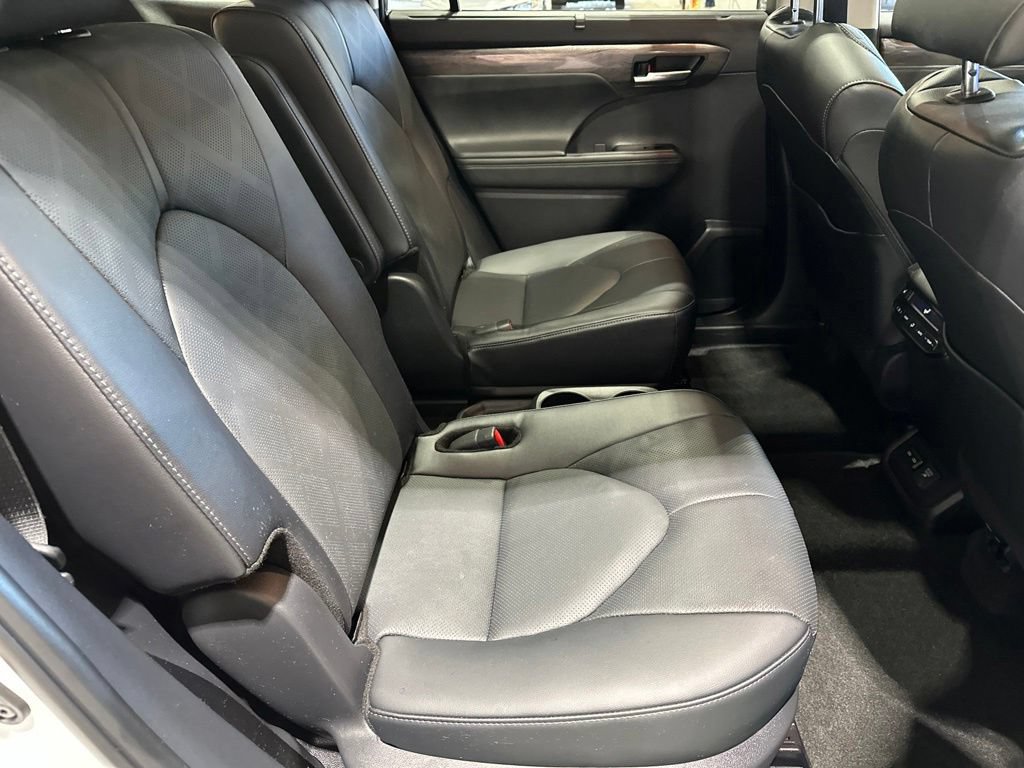 Certified 2026 Toyota Highlander Platinum AWD/4WD image 19