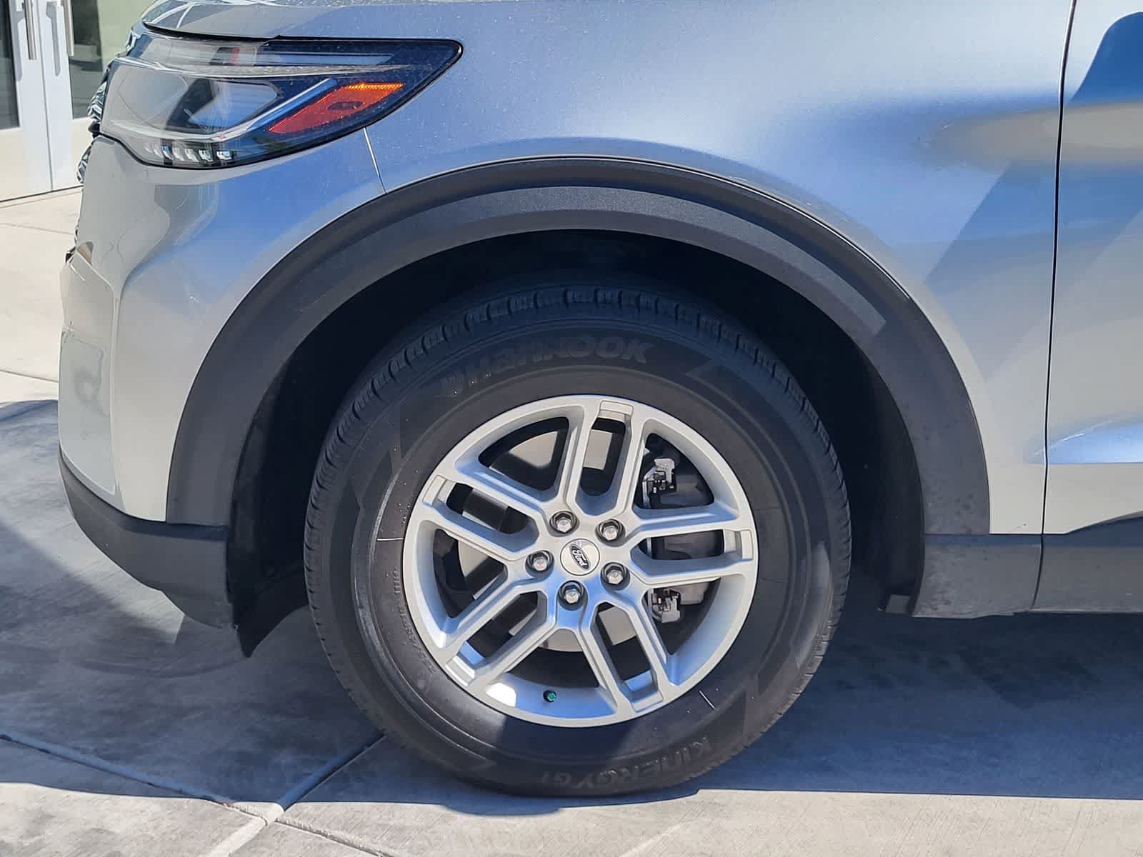 Used 2025 Ford Explorer Active w/ Active Comfort Package RWD image 7
