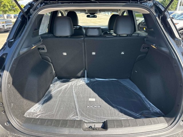 New 2027 Nissan Kicks SR FWD image 11