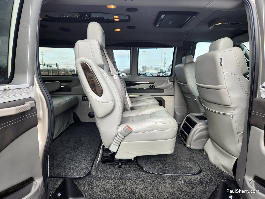 Used 2022 GMC Savana 2500 w/ Enhanced Convenience Package image 28