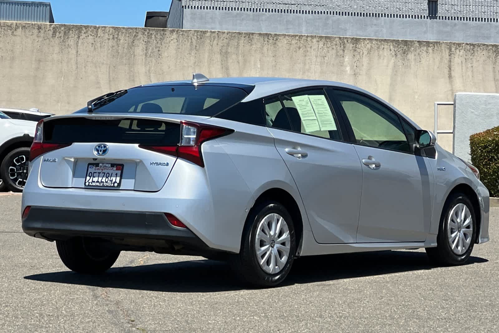 Used 2021 Toyota Prius LE FWD image 2