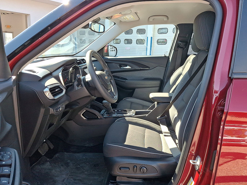 Certified 2021 Chevrolet TrailBlazer LT w/ Convenience Package FWD image 11