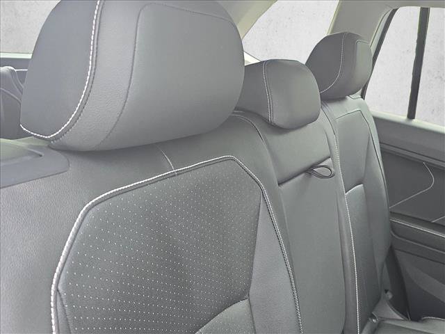 Used 2023 Volkswagen Tiguan SE w/ Panoramic Sunroof Package FWD image 22