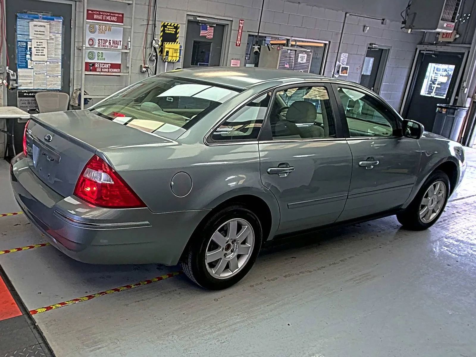 Used 2005 Ford Five Hundred SE FWD image 4
